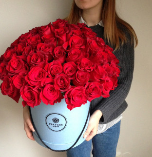 101 red roses in a hat box