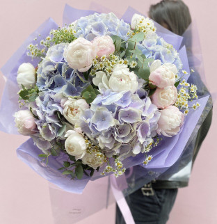 Трио букет "Пионы, гортензии и ромашка"