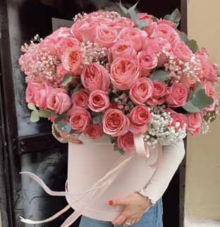 101 роза в коробке