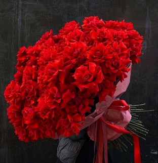 Kytice neobyčejných červených růží