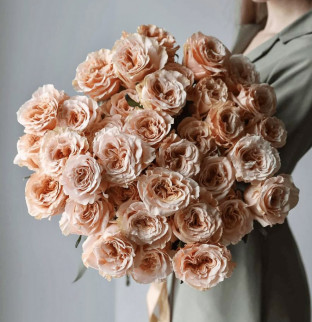 35 оранжевых роз