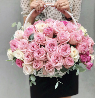 Розы в корзине 