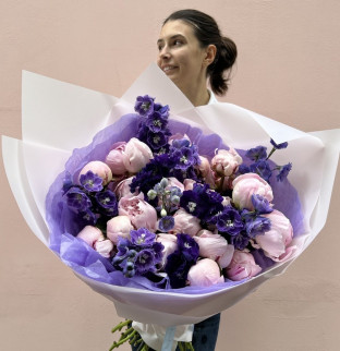 Пионы и дельфиниум