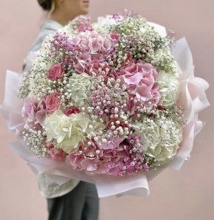 Kytice z hortenzií a pivoňkových růží #5