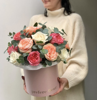 Pозы и эвкалипт в шляпной коробке #3