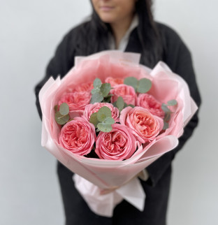 Pivoňkové růže Pink Expression a eucalyptus