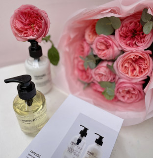 Pivoňkové růže a Gift box MERAKI