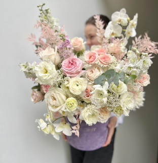 Kytice v krabici s orchidejemi XL