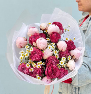 Kytice «V objetí pivoněk»