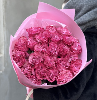 25 розовых роз