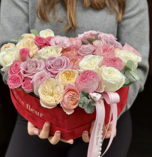 Mix цветов "Сердце" в  коробке
